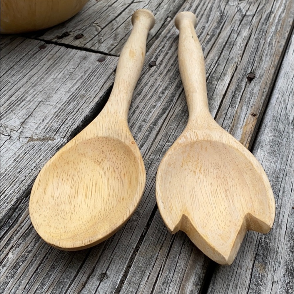 Wooden Salad Bowl with Thongs - Picture 9 of 16